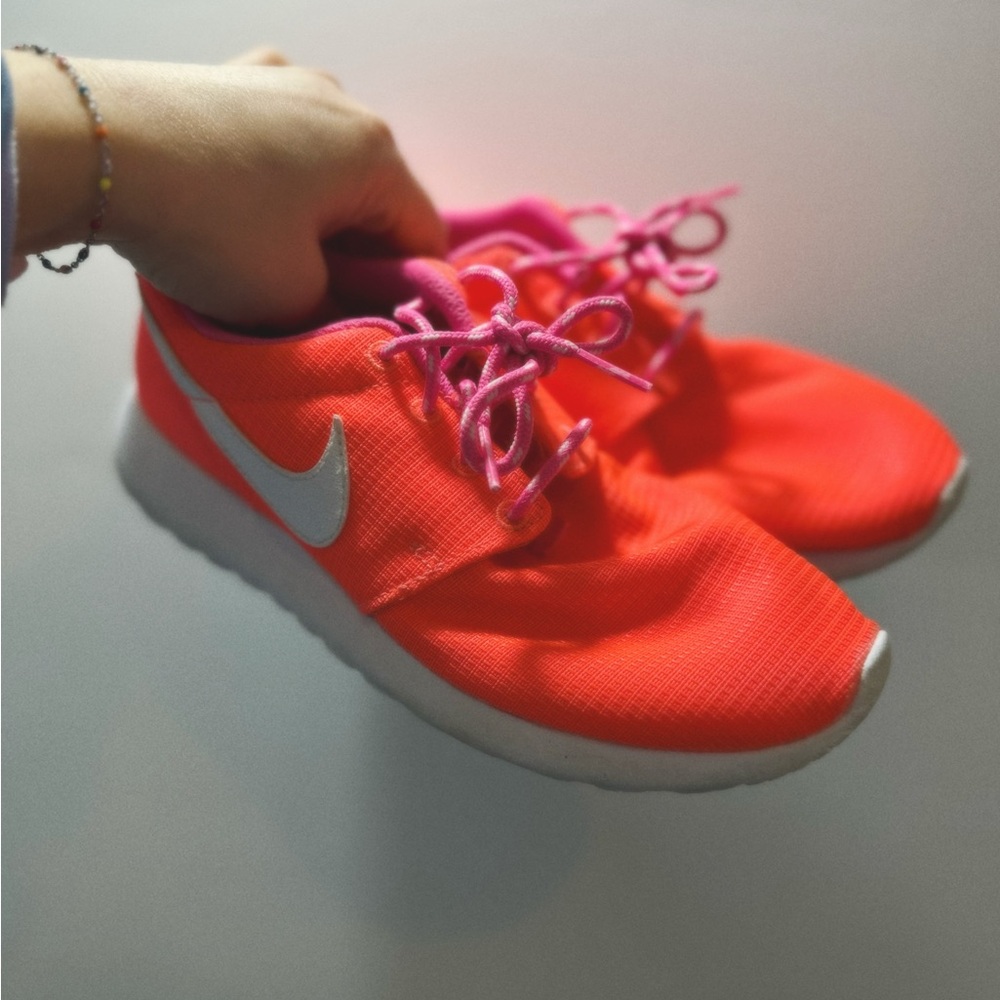 Nike Lightweight Running Shoe - Pink/Coral